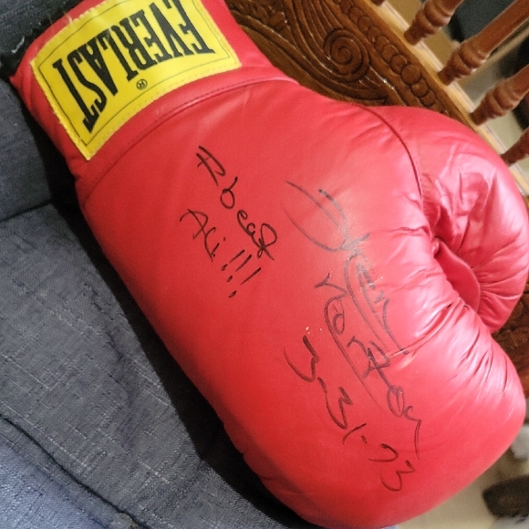 Everlast Other - Ken Norton/ Ali fight 1973 Autographed Boxing Glove